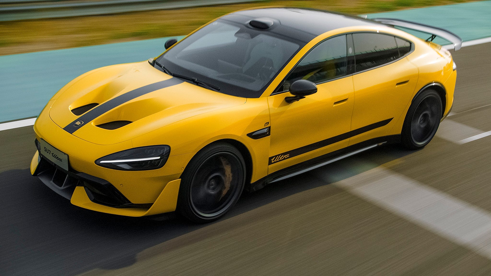 Just Wow: We Drove the Xiaomi SU7 Ultra on the Track