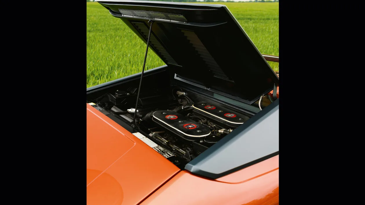 Lamborghini Silhouette - engine