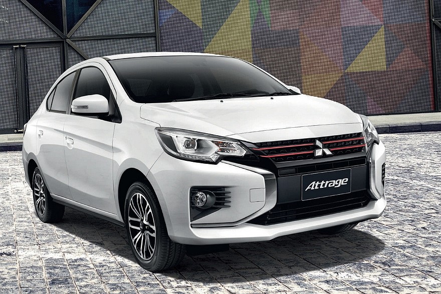 Дореформенный Mitsubishi Attrage