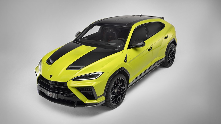 На фото: Lamborghini Urus SE Performante