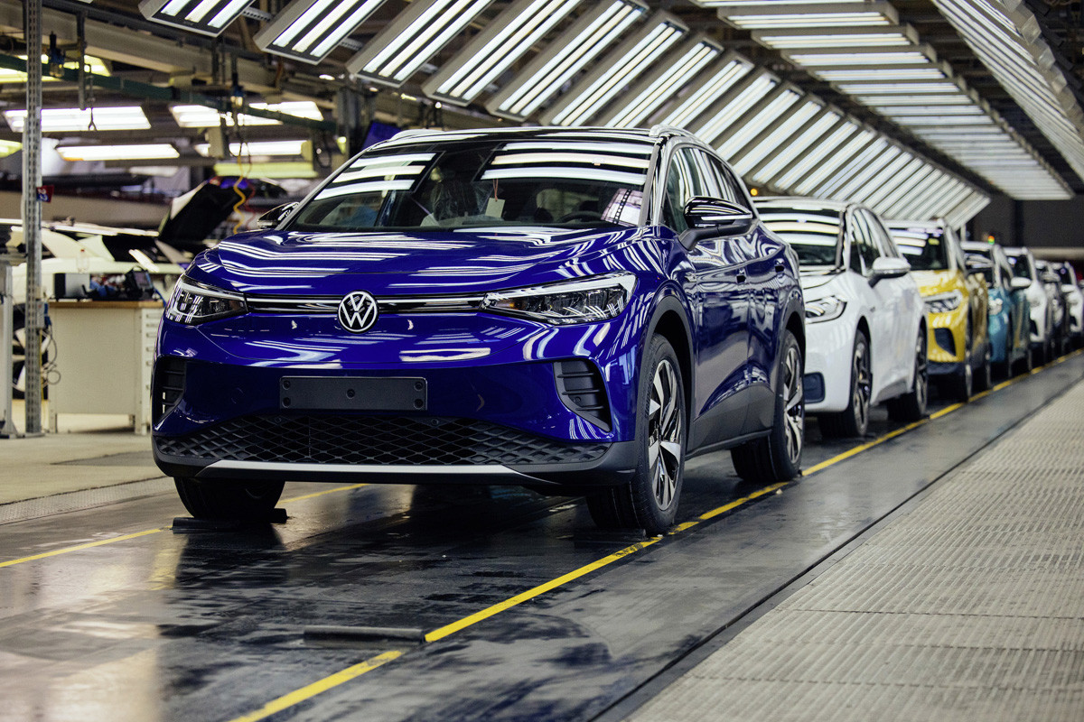 Volkswagen Group prepares to close several plants and cut up to 100,000 employees