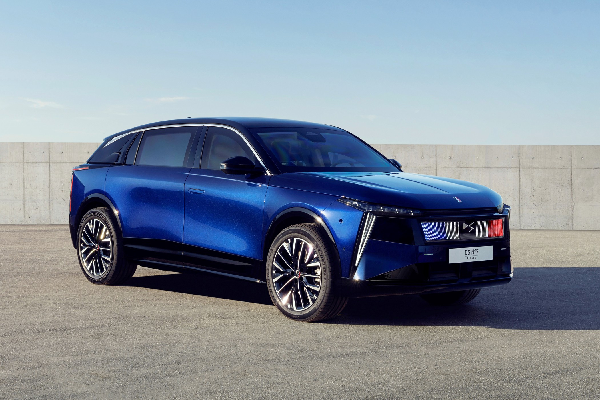 Exclusive for Macron: Extended DS No. 7 Elysee with Hydropneumatic Suspension