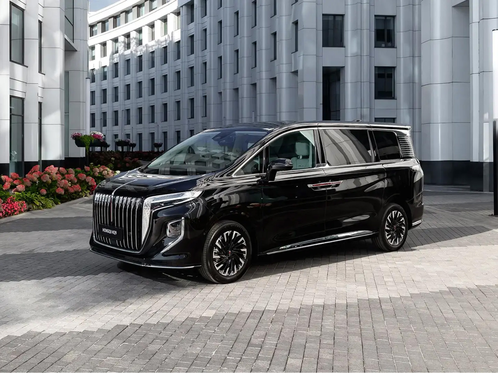 Instead of Mercedes-Benz V-Class: Choosing a Business-Class Minivan