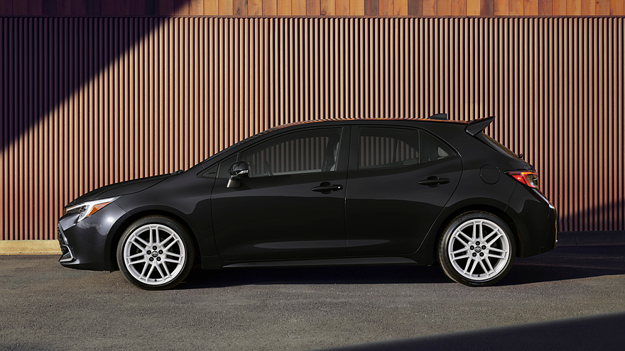 На фото: хэтчбек Toyota Corolla (версия для американского рынка)