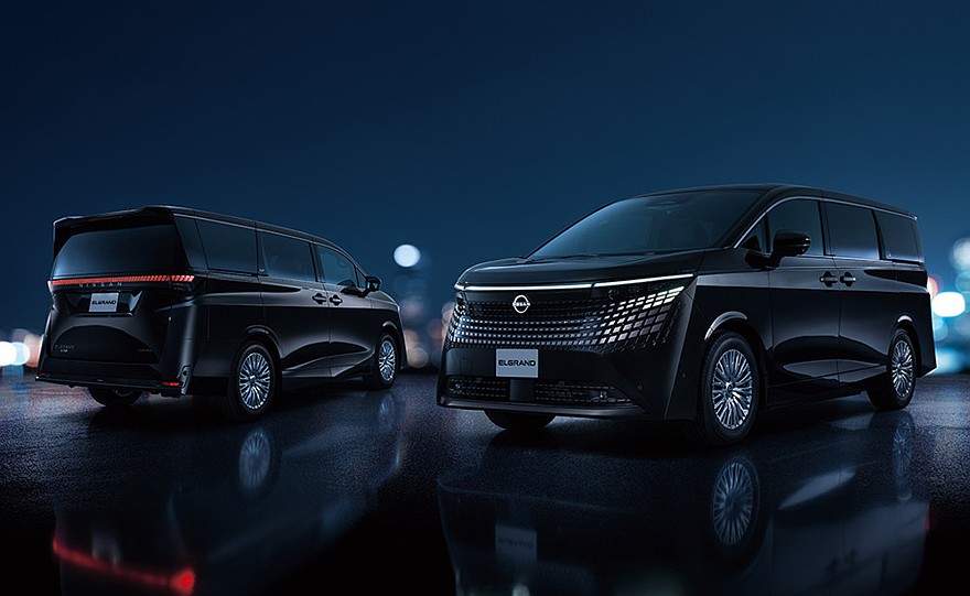На фото: Nissan Elgrand VIP