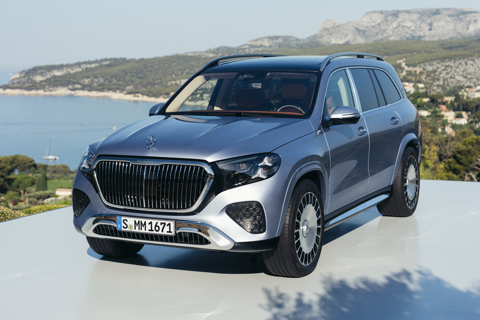 Declassified updated flagship crossover Mercedes-Maybach GLS