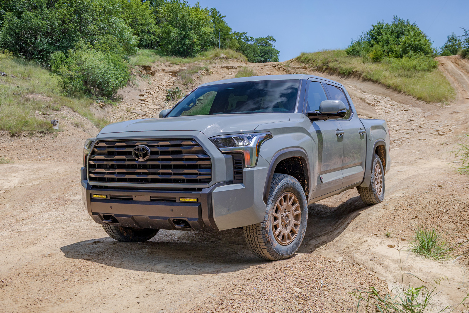Toyota Tundra full-size pickup gets off-road Trailhunter version