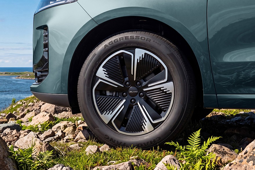 На фото: Jeland J6 AWD