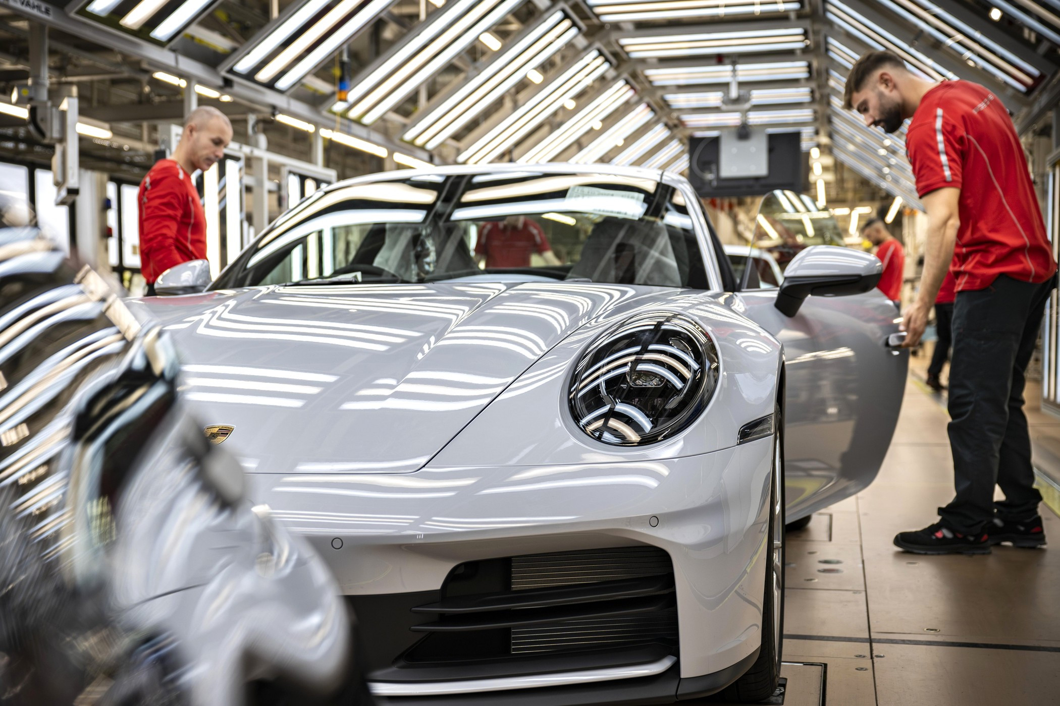 Porsche tightens its belt: new staff cuts and reduced ambitions