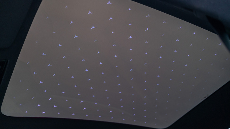 The tristar pattern on the roof of the electric Mercedes-Benz C-Class