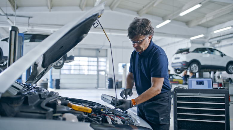 Dealership Service Center Vs. Independent Mechanic: Here's What To Know About Your Options