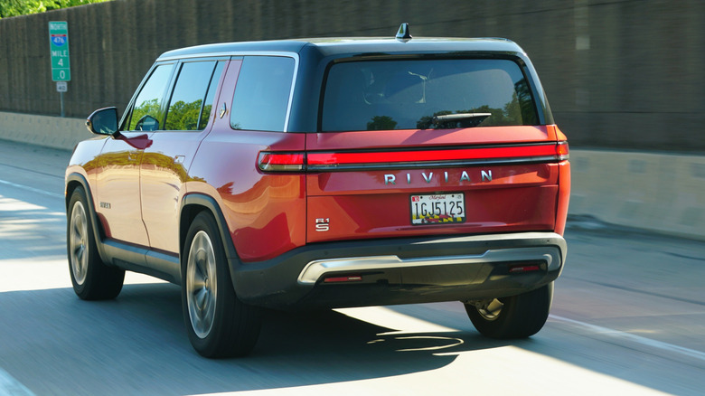 Rivian R1S