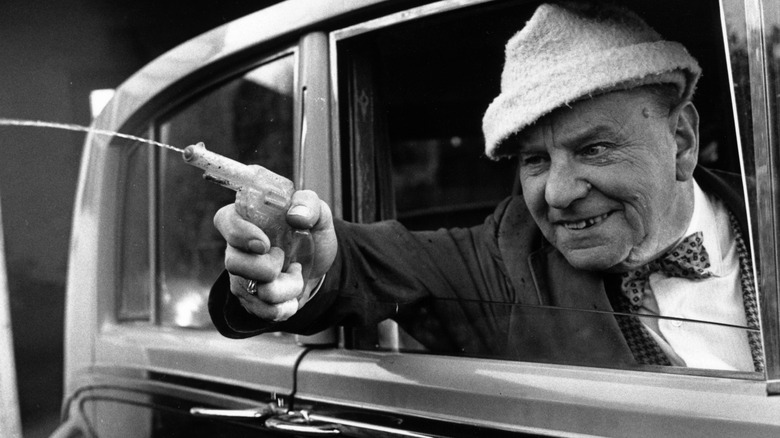 15th December 1966: A driver vents his anger at fellow motorists by shooting them with a water pistol. (Photo by Charles Black/BIPs/Getty Images)